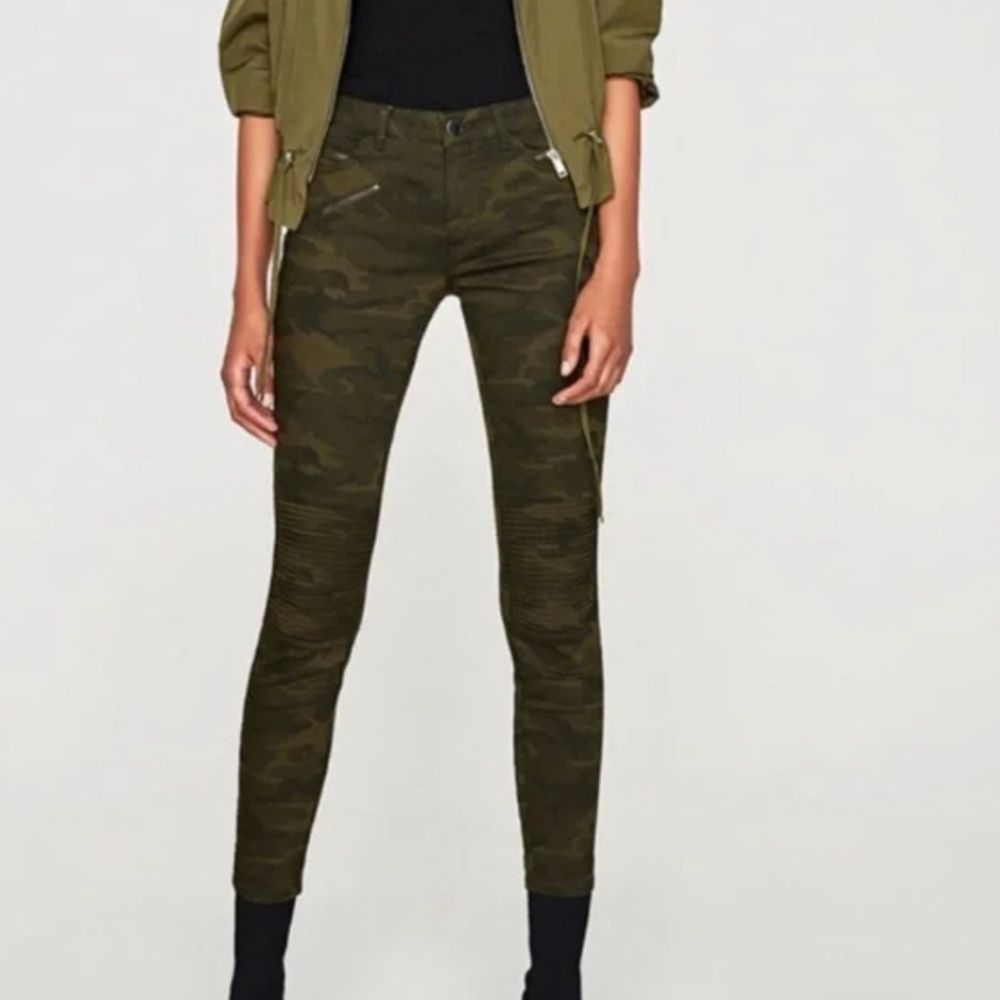 Zara Camo Moto Zipper Pocket High Rise Skinny Jeans size 26 / 4